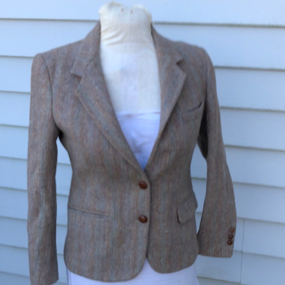 Ladies VTG 100% Scottish wool tweed jacket.